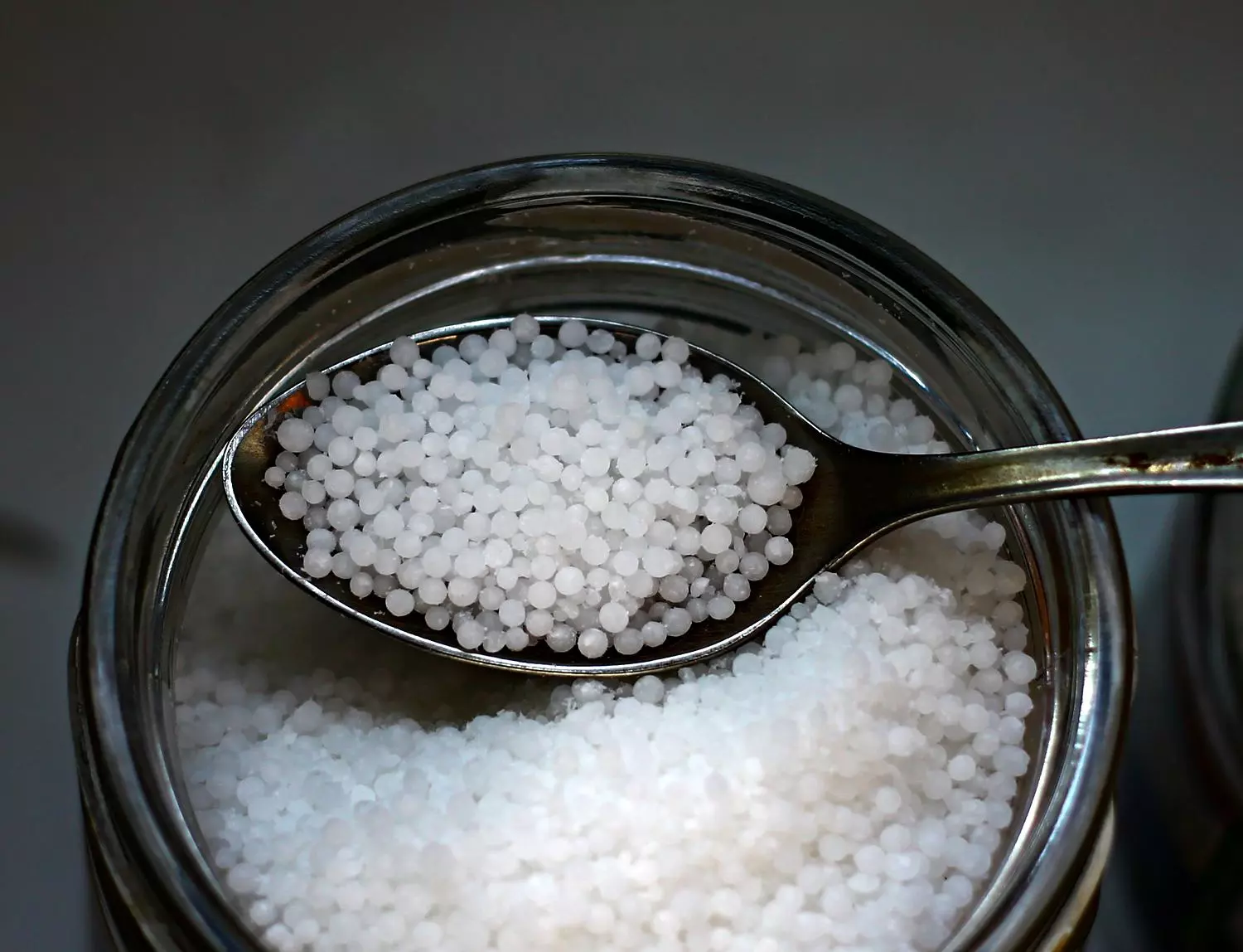 Сколько бродит брага на сахаре и как ускорить брожение