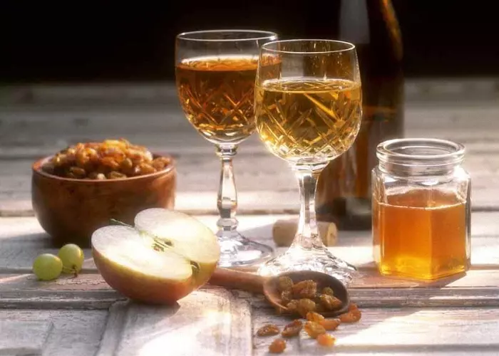 Правила пития: как пьют и чем закусывают медовуху