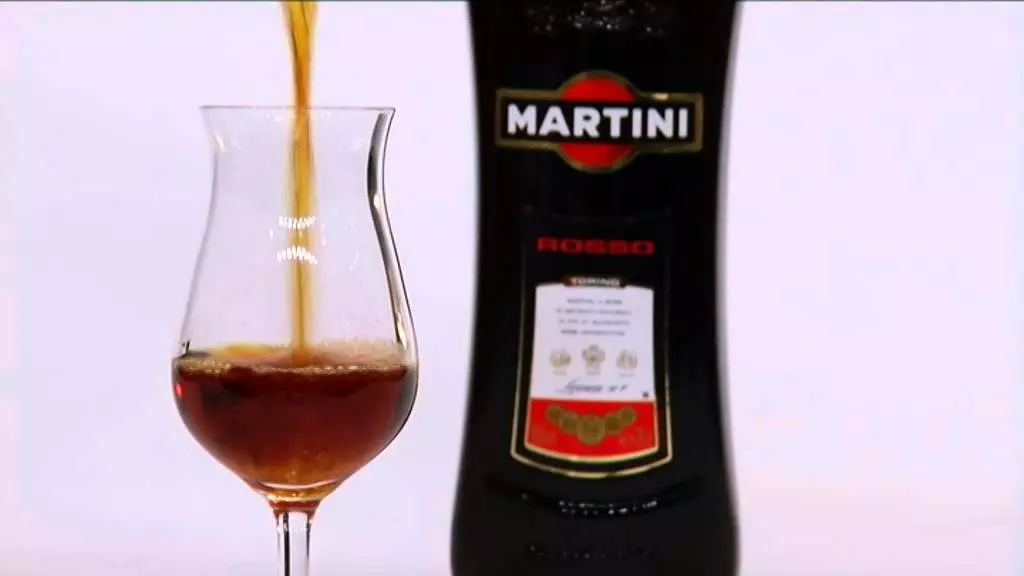 Учимся правильно пить и закусывать красный "Мартини Россо"