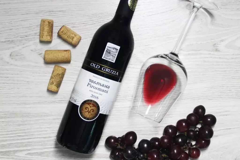 Пиросмани - полусухое красное грузинское вино
