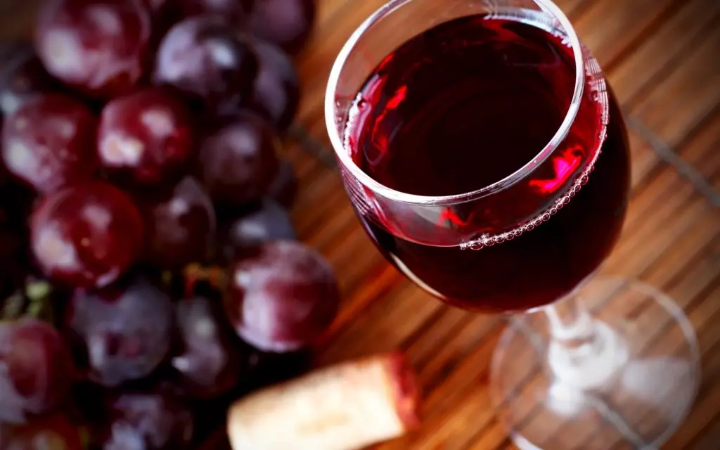 вино и продукты