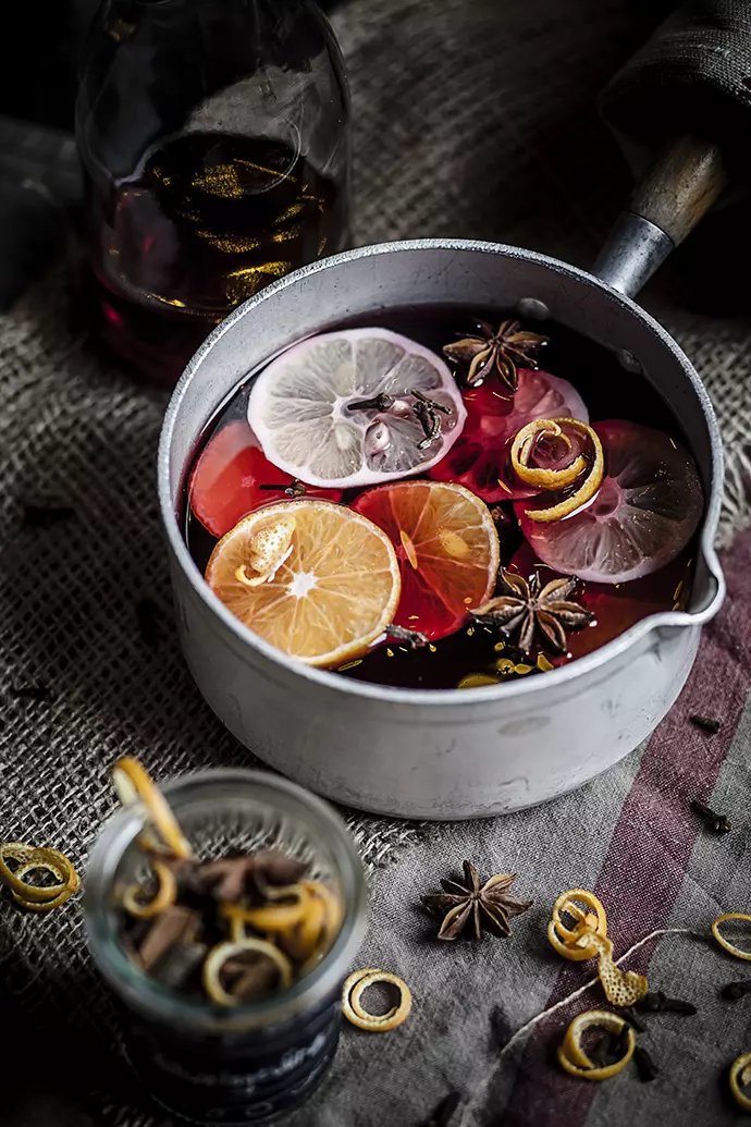 Из чего варят глинтвейн. Глинтвейн Mulled Wine. Глинт. Осенний глинтвейн. Посуда для глинтвейна.