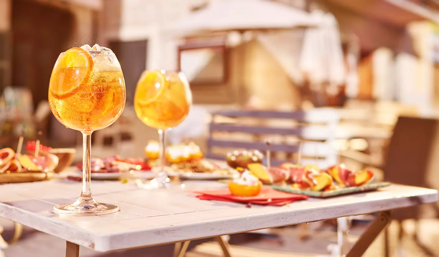 Учимся правильно пить и закусывать красный "Мартини Россо"