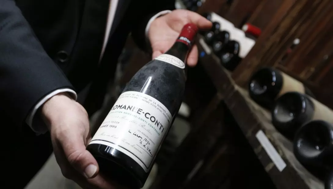 Сколько хранится открытая бутылка вина в холодильнике и как правильно это делать