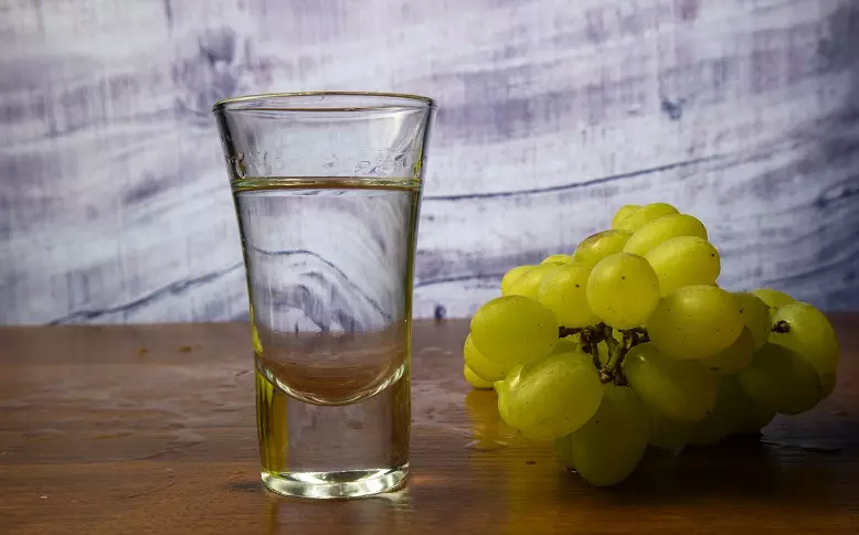 Как приготовить, хранить и употреблять чачу из винограда в домашних условиях? Полезные советы
