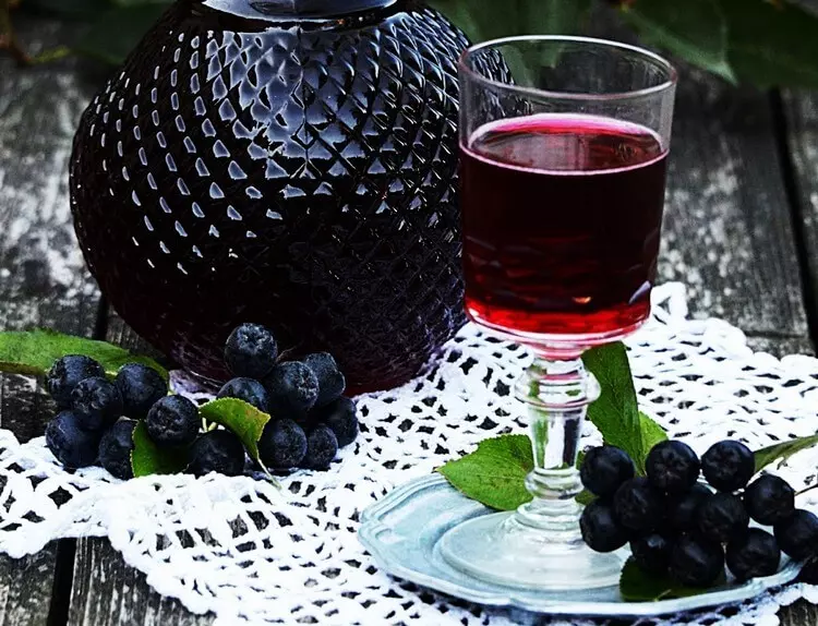 Как сделать вино из черноплодной рябины с водкой? Рецепт приготовления