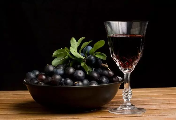 Секреты приготовления домашнего вина из сливы без косточек. Простые рецепты