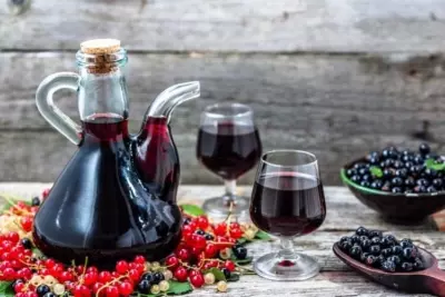 Сочетание вишни и смородины в вине. Как приготовить напиток?