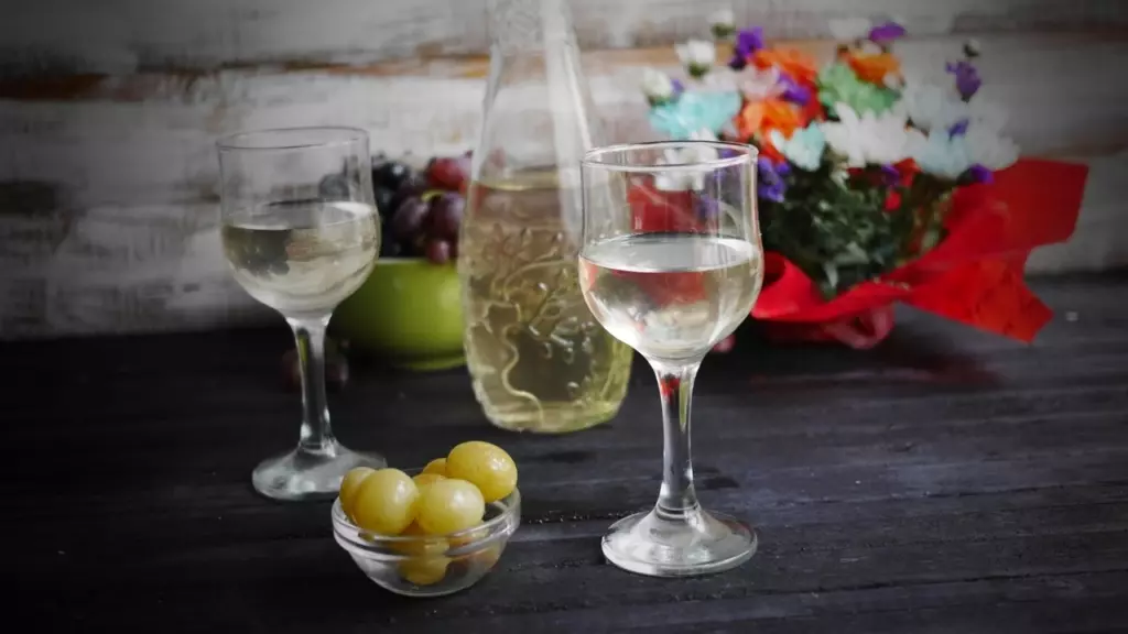Нюансы и технология повторного использования виноградной мезги. Что из нее можно приготовить?